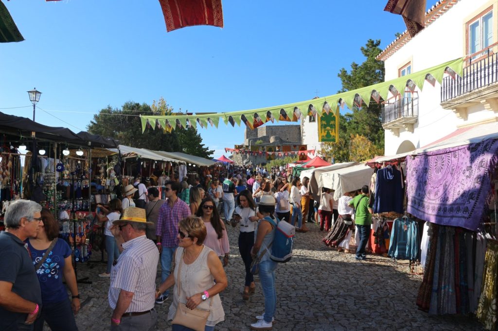 Mercado tradicional no festival Al Mossasa Tripr Trips Viagem