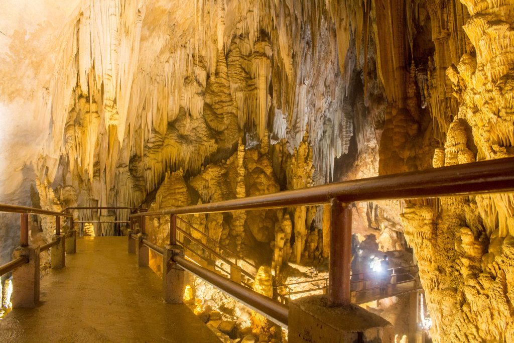 Um dos salões internos da Caverna. Fonte: Luan Alves Chaves